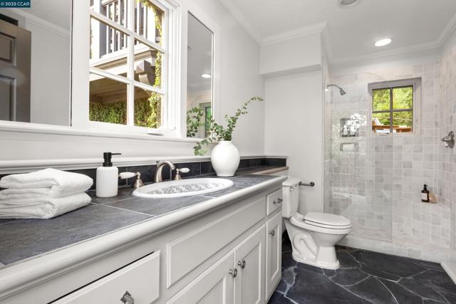 9 El Sueno, Orinda CA: https://media.crmls.org/mediaz/8a5624b4-7908-4368-a78c-8f7316891b2b.jpg