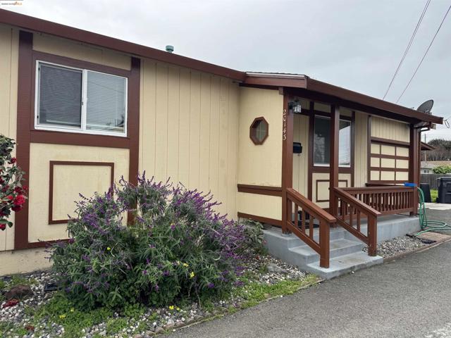 20145 Royal Avenue, Hayward CA: https://media.crmls.org/mediaz/8a562884-701e-4dfa-bdce-4a5827fce8d5.jpg