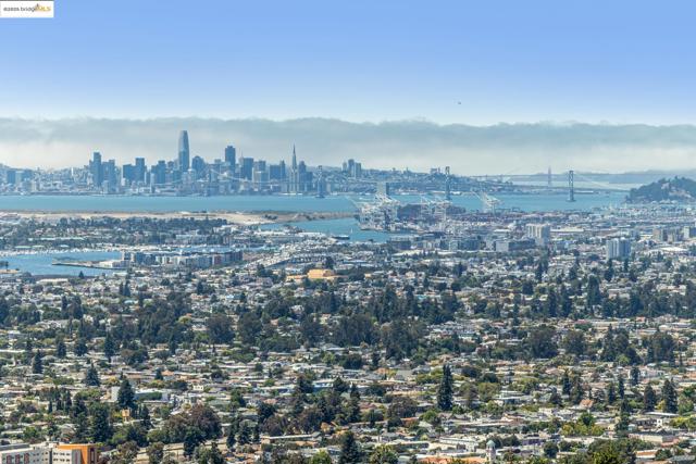 6019 Ridgemont Dr, Oakland CA: https://media.crmls.org/mediaz/8a56b4fb-e305-43cb-adf5-ed37c7e7e146.jpg