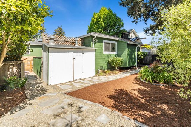 928 Peggy Lane, Menlo Park CA: https://media.crmls.org/mediaz/8a56cbe6-fe47-47b0-8cfd-e21ef6bec2e4.jpg