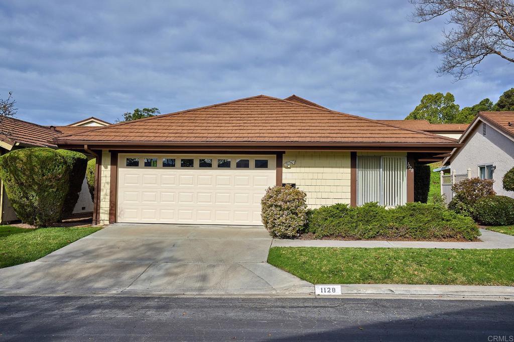 1128 Calle Del Baston