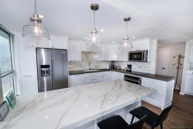 1710 Avenida Del Mundo, Coronado CA: https://media.crmls.org/mediaz/8a57d4c7-4473-4ed9-9821-db1597273874.jpg