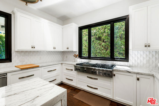 356 S Clark Drive, Beverly Hills CA: https://media.crmls.org/mediaz/8a5868a2-84a3-4099-9832-187dafa00234.jpg