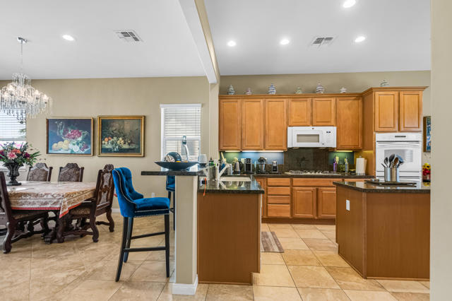 40259 Calle Cancun, Indio CA: https://media.crmls.org/mediaz/8a588152-8f10-4e7a-9e09-ade6e66b9f96.jpg