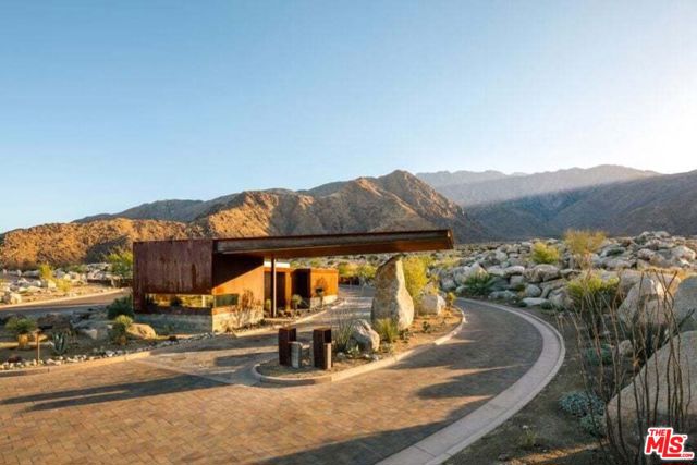 2217 Morning Vista Drive, Palm Springs CA: https://media.crmls.org/mediaz/8a589665-b727-4d44-8a1e-94bdc73875af.jpg