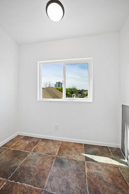 441 W Macarthur Boulevard, Oakland CA: https://media.crmls.org/mediaz/8a58cbc4-7ebb-48d1-a552-db546ae03435.jpg