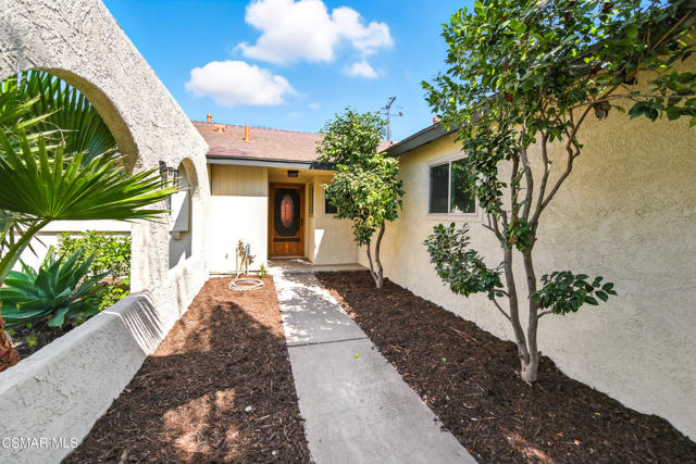 1088 Durkin Street, Camarillo CA: https://media.crmls.org/mediaz/8a593112-19a7-44a4-a4a4-9a176d186fa0.jpg