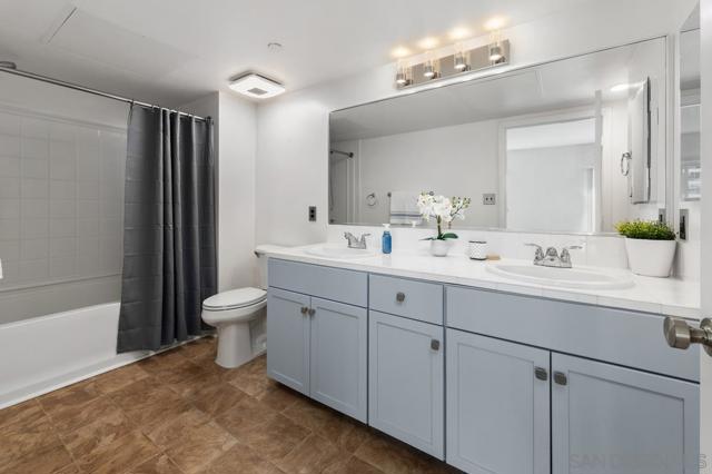 550 15Th St, San Diego CA: https://media.crmls.org/mediaz/8a593f48-4cd9-4579-a978-492f9e136a42.jpg