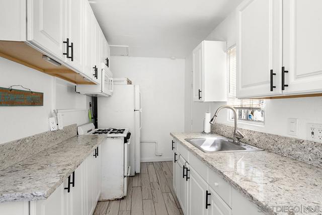 849 851 Missouri St, San Diego CA: https://media.crmls.org/mediaz/8a598b5b-0c0a-45db-acd0-946590aaaff2.jpg