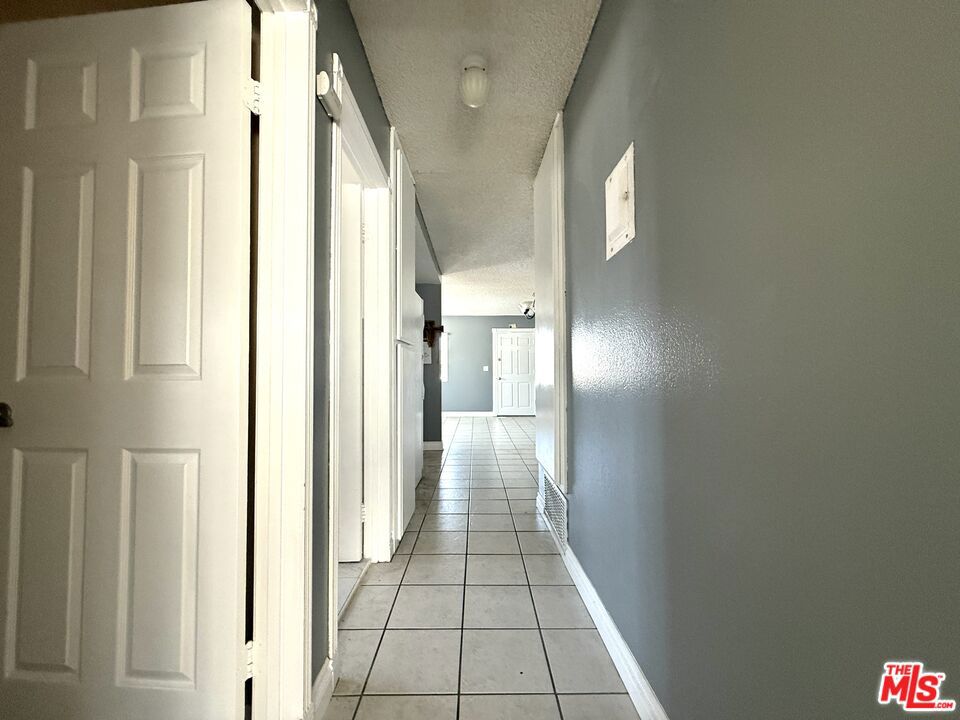 https://media.crmls.org/mediaz/8a59a3c8-b348-4cb5-97af-2f104be16bed.jpg?preset=X-Large