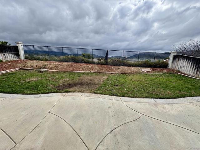 46197 Via La Tranquila, Temecula CA: https://media.crmls.org/mediaz/8a59bb8e-35cb-4ead-a006-279b7c96d415.jpg