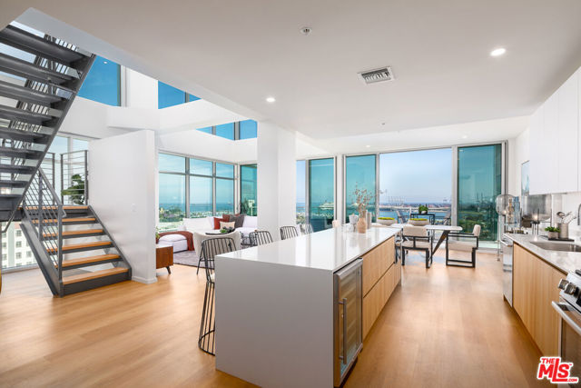 200 W Ocean Boulevard, Long Beach CA: https://media.crmls.org/mediaz/8a5a0132-fcae-42ee-b6ff-87de7d39af8e.jpg