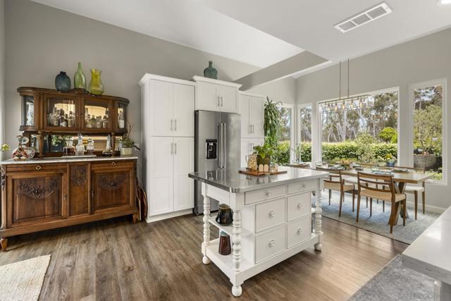 2708 Grove Ave, Carlsbad CA: https://media.crmls.org/mediaz/8a5a3ef6-7444-4200-8b02-1debe446643d.jpg