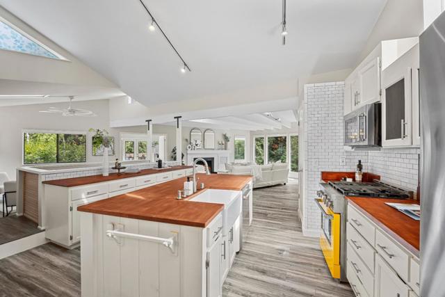 321 Valencia Road, Aptos CA: https://media.crmls.org/mediaz/8a5a7f8a-8d1a-420e-be13-2a0887d8073d.jpg