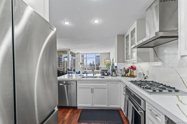 850 Beech Street, San Diego CA: https://media.crmls.org/mediaz/8a5af00b-9a11-4d2f-942c-c2a2a0f9d223.jpg