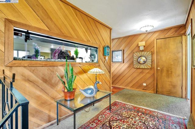 31865 Chicoine Ave, Hayward CA: https://media.crmls.org/mediaz/8a5b0119-55f9-45bb-b8b3-0eae882b99dc.jpg