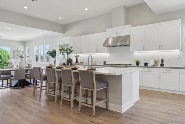 15123 Larchmont St, Poway CA: https://media.crmls.org/mediaz/8a5b7b75-ab39-40c6-a9f6-f99a17b9b895.jpg