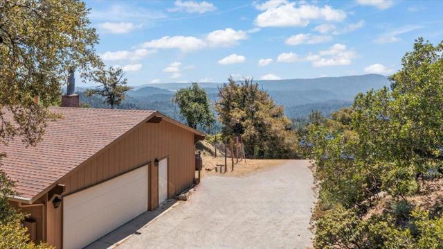 18584 Favre Ridge Road, Los Gatos CA: https://media.crmls.org/mediaz/8a5b7d71-629f-4235-9ab5-baed5509b614.jpg