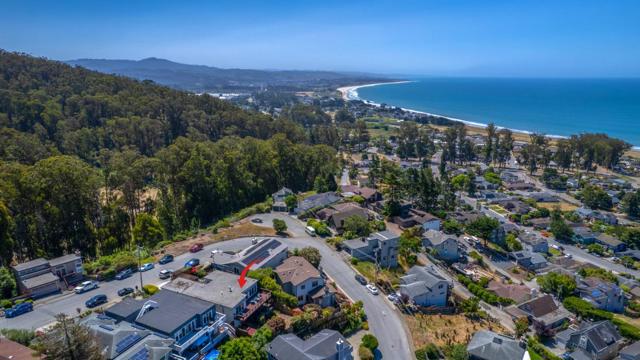 215 El Granada Boulevard, Half Moon Bay CA: https://media.crmls.org/mediaz/8a5bd109-4296-4a50-b50a-7b9e299f13ca.jpg