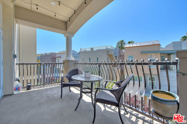 13020 Pacific, Playa Vista CA: https://media.crmls.org/mediaz/8a5c0804-1a96-4491-bbb7-24f7be027564.jpg