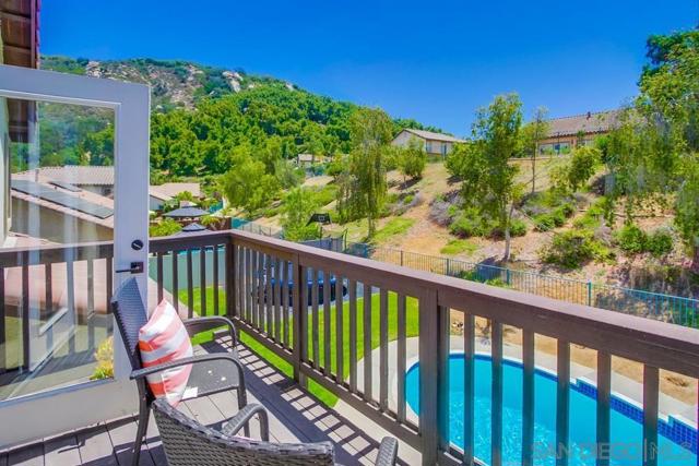 3207 Meadow Side Pl, Escondido CA: https://media.crmls.org/mediaz/8a5c4739-b96a-4d44-8737-6054580d2a10.jpg