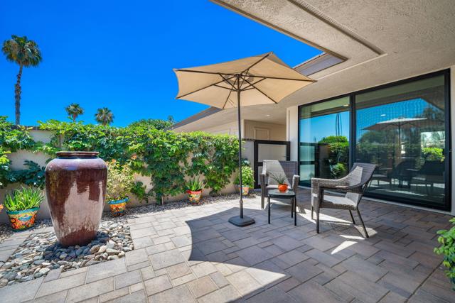 9 Furman Court, Rancho Mirage CA: https://media.crmls.org/mediaz/8a5ce44f-24f2-4ace-a4b6-56ce387f0a0e.jpg