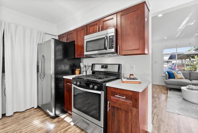 1640 Marina Court, San Mateo CA: https://media.crmls.org/mediaz/8a5d1f98-322e-4436-a33b-3d7db054bbbd.jpg