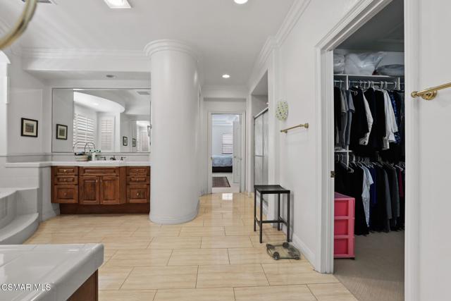 20253 ViA Galileo, Porter Ranch CA: https://media.crmls.org/mediaz/8a5d2161-1755-4f1a-8aa7-927c119018b2.jpg