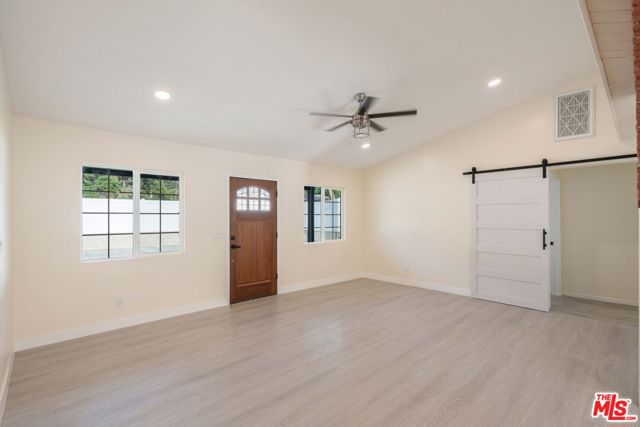 9701 Wheatland Avenue, Sunland CA: https://media.crmls.org/mediaz/8a5d2476-c864-42f4-a2f5-0ed4ef4a90b7.jpg