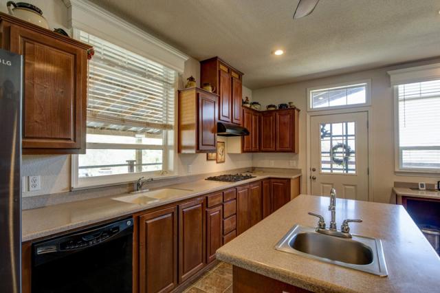 17997 Del Puerto Canyon Road, Patterson CA: https://media.crmls.org/mediaz/8a5d5f38-75d9-4e24-b1e4-e2632634ba03.jpg