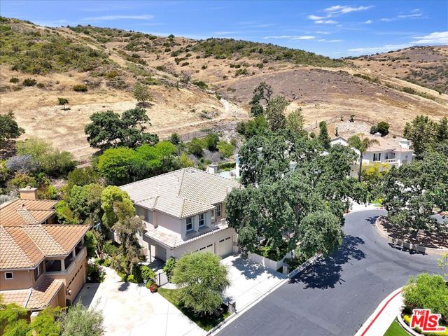 1535 Verde Ridge Lane, Westlake Village CA: https://media.crmls.org/mediaz/8a5dcacb-8442-44d1-b1c0-803147574f1b.jpg