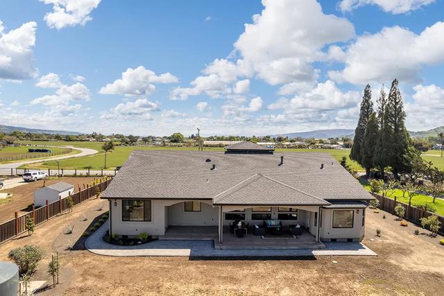 475 E Middle Avenue, San Martin CA: https://media.crmls.org/mediaz/8a5de964-2c29-4a07-8738-c5313ef5d8a7.jpg