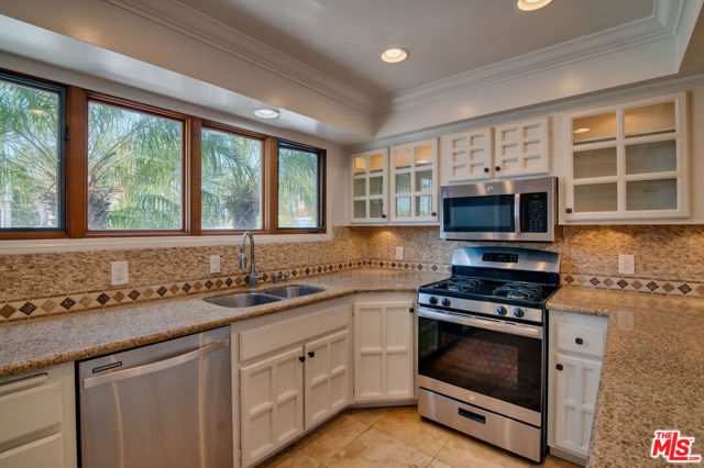 127 Abalone Avenue, Newport Beach CA: https://media.crmls.org/mediaz/8a5df3b4-a74c-440e-a8b4-4b749366e48d.jpg