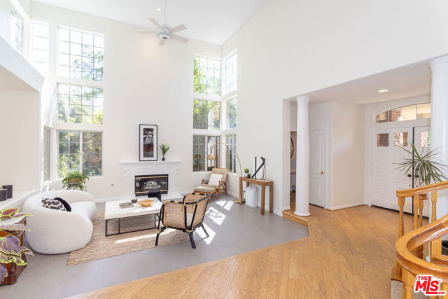 27350 Landon Place, Valencia CA: https://media.crmls.org/mediaz/8a5f0527-3bf5-4696-9ed7-4efc26aeb7d3.jpg