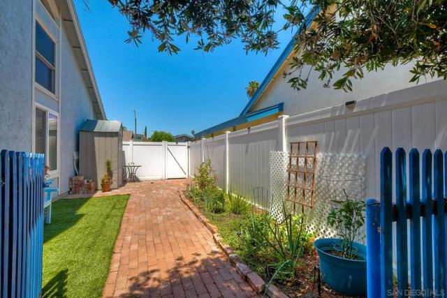 17521 Hada Dr, San Diego CA: https://media.crmls.org/mediaz/8a5f5236-41f7-4653-905b-42396c82daca.jpg