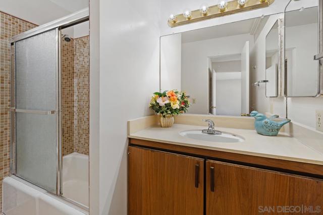2600 TORRY PINES RD. #B27, La Jolla CA: https://media.crmls.org/mediaz/8a5f9cfb-438d-4585-9183-2058db8ebf90.jpg