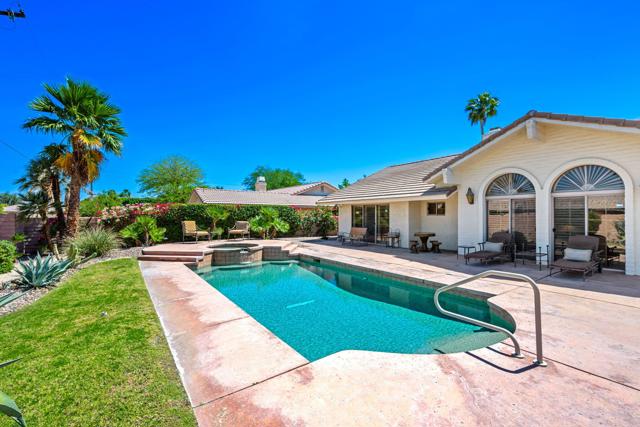 Image 26 of 47 For 78820 Runaway Bay Drive