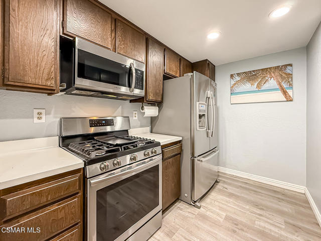 2098 Covington Avenue, Simi Valley CA: https://media.crmls.org/mediaz/8a6009c6-fd23-48ee-9109-9447170da530.jpg