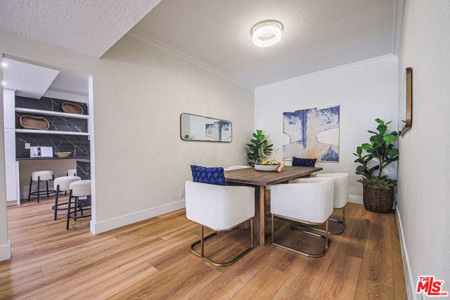 133 S Oakhurst Drive, Beverly Hills CA: https://media.crmls.org/mediaz/8a6170f3-34eb-4ada-a08f-dd1270f5e345.jpg
