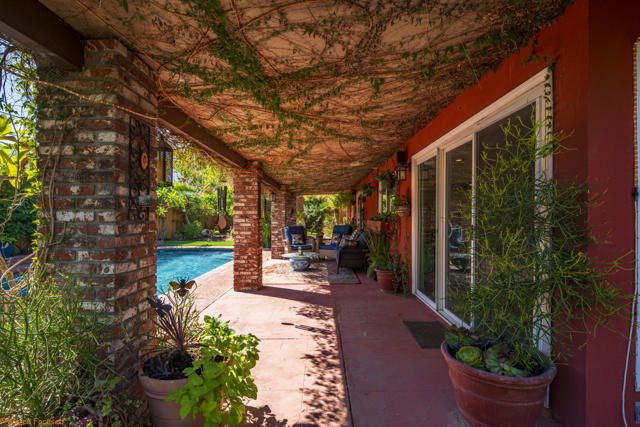 14 Gary Circle, Palm Springs CA: https://media.crmls.org/mediaz/8a61ffe3-4fd9-45d8-958a-6cefc7afa9d7.jpg