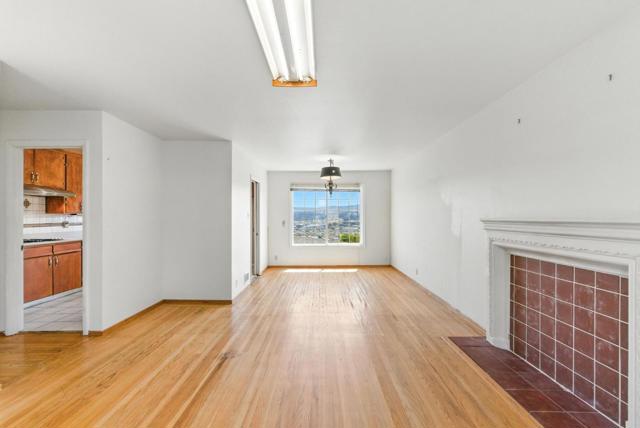541 Diamond Avenue, South San Francisco CA: https://media.crmls.org/mediaz/8a621758-1668-43a6-8d35-8730c6ced63b.jpg