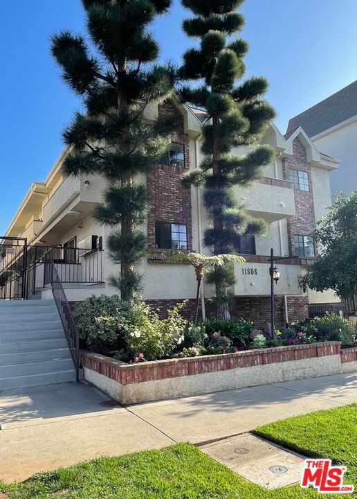 FOR RENT MAYFIELD Avenue Condominium Los Angeles Residential Lease