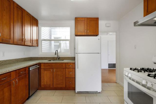 509 44th Avenue, San Francisco CA: https://media.crmls.org/mediaz/8a62ec64-e66c-4e41-8f00-2eed6a7055d2.jpg