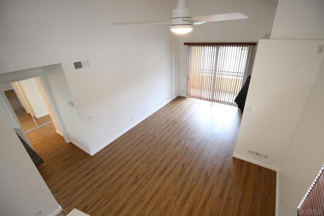 3935 Nobel Dr, San Diego CA: https://media.crmls.org/mediaz/8a6346af-9033-43a1-9e59-6caf650e27d3.jpg