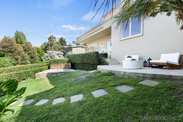 6617 Muirlands Dr, La Jolla CA: https://media.crmls.org/mediaz/8a637a79-3c37-4556-b4f0-28c47596166a.jpg