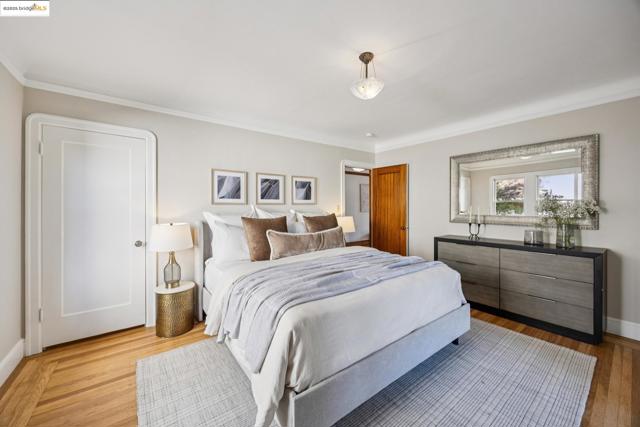 700 Longridge Rd, Oakland CA: https://media.crmls.org/mediaz/8a6392de-aa37-45b2-a080-1f76941d4408.jpg