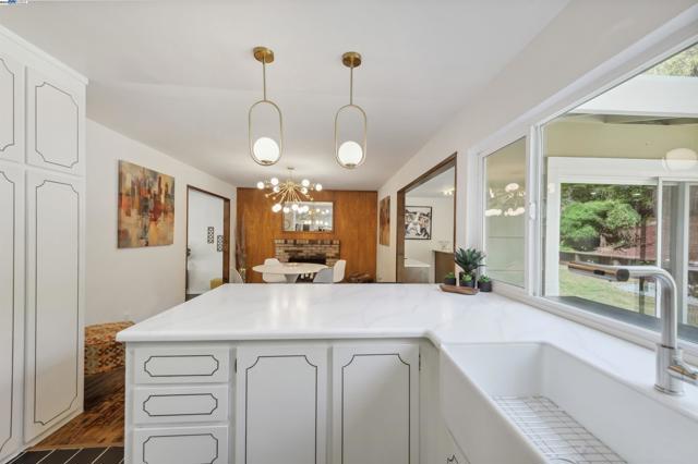 7606 Desertwood Ln, Pleasanton CA: https://media.crmls.org/mediaz/8a63b4fc-889a-42e3-976d-c194acaf136e.jpg