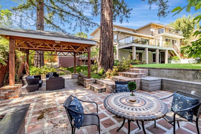 3119 Oak Knoll Drive, Redwood City CA: https://media.crmls.org/mediaz/8a63c33b-6ab2-4c1a-b002-f8755dc06911.jpg