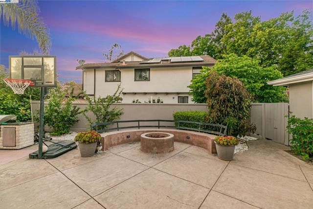 190 Pickering Ave, Fremont CA: https://media.crmls.org/mediaz/8a64c505-879b-4c51-9515-9f198aa487c8.jpg
