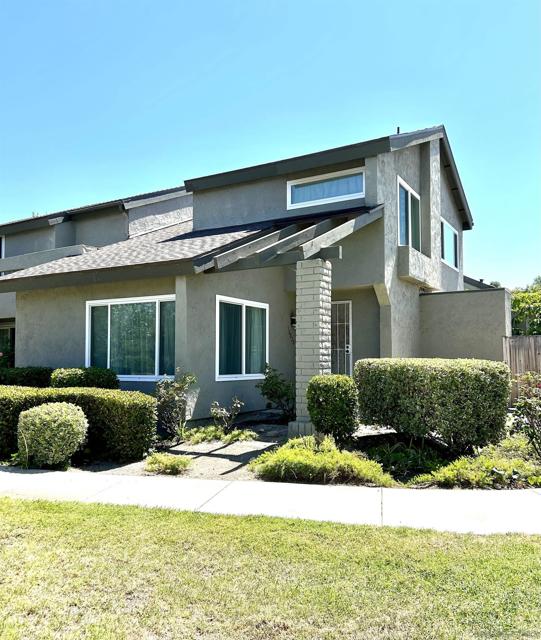 10828 Lamentin Ct, San Diego CA: https://media.crmls.org/mediaz/8a653971-098b-47c5-a445-0677920e686a.jpg